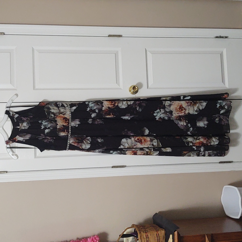Floral halter style formal dress SLNY size  6 beaded waist.